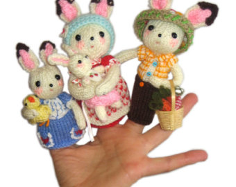{tutorial & free printable pattern} Felt Nativity Hand Puppets