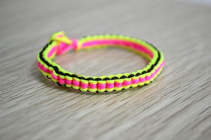 Beaded Elastic Caterpillar Bracelet Pattern by Allegra