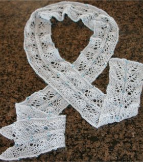Crochet DROPS scarf in ”Alpaca” and ”Vivaldi