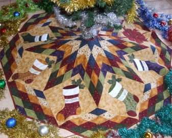 Pattern: Ho Ho Ho Tree Skirt - McCall's Quilting
