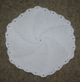 Peaches 'n Cream Lacy Shawlette | AllFreeKnitting.com