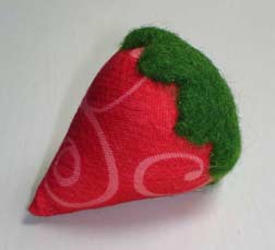 How to make a mouse pincushion :: Free sewing patterns