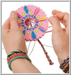 DIY Sequin Bracelet - HonestlyWTF